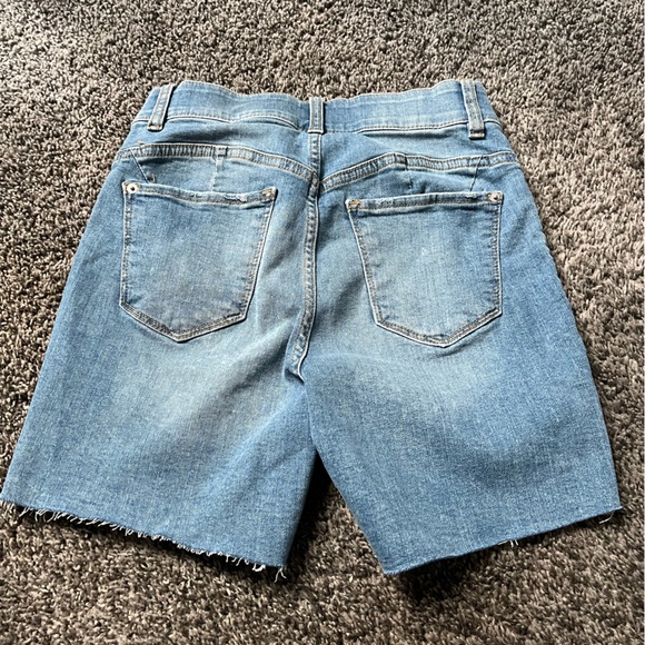 NY & CO Curvy Sculpting Shorts NWT Women’s Size 6 - Picture 3 of 3